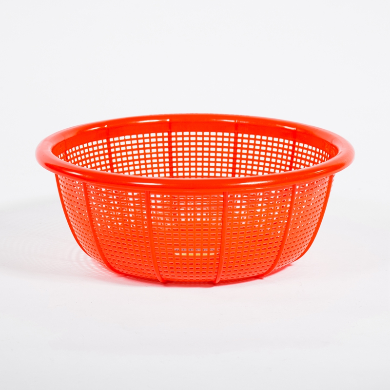 Plastic colander