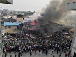 Tejuosho market in Lagos is right now on fire (video)